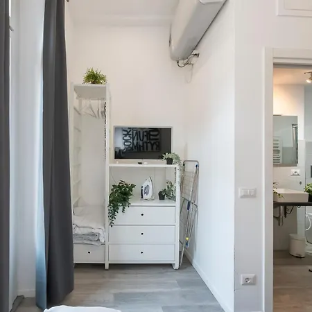 Ihost - Lomellina 14a * Milano