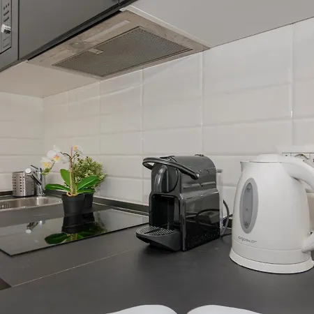 Ihost - Lomellina 14a Milão