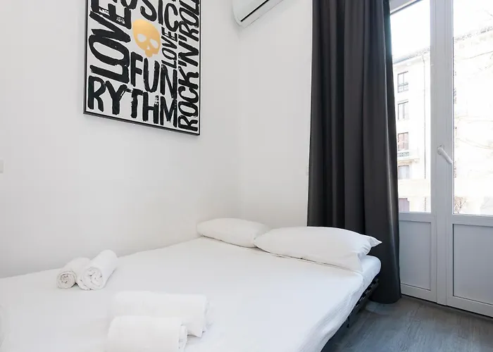 Apartment Ihost - Lomellina 14a Milan