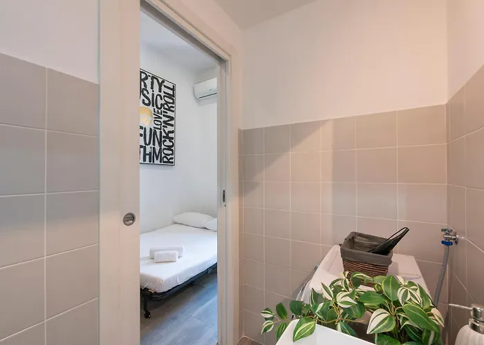 Ihost - Lomellina 14a * Milan